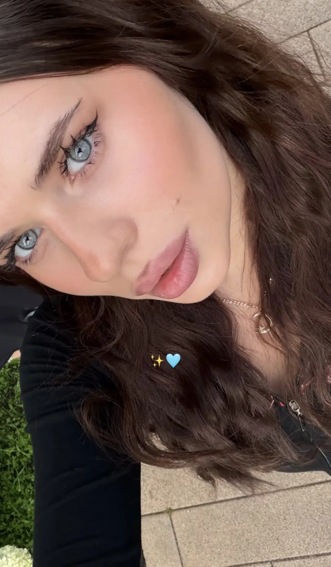Какого цвета у вас глаза?👀

❤️ - голубые
👍 - зеленые
🔥 - карие 
💘 - серые