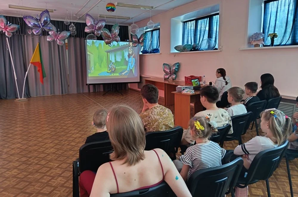 🌞 Игра-путешествие «Что нам лето подарило»

🚂 В центре прошло увлекательное игровое занятие для де