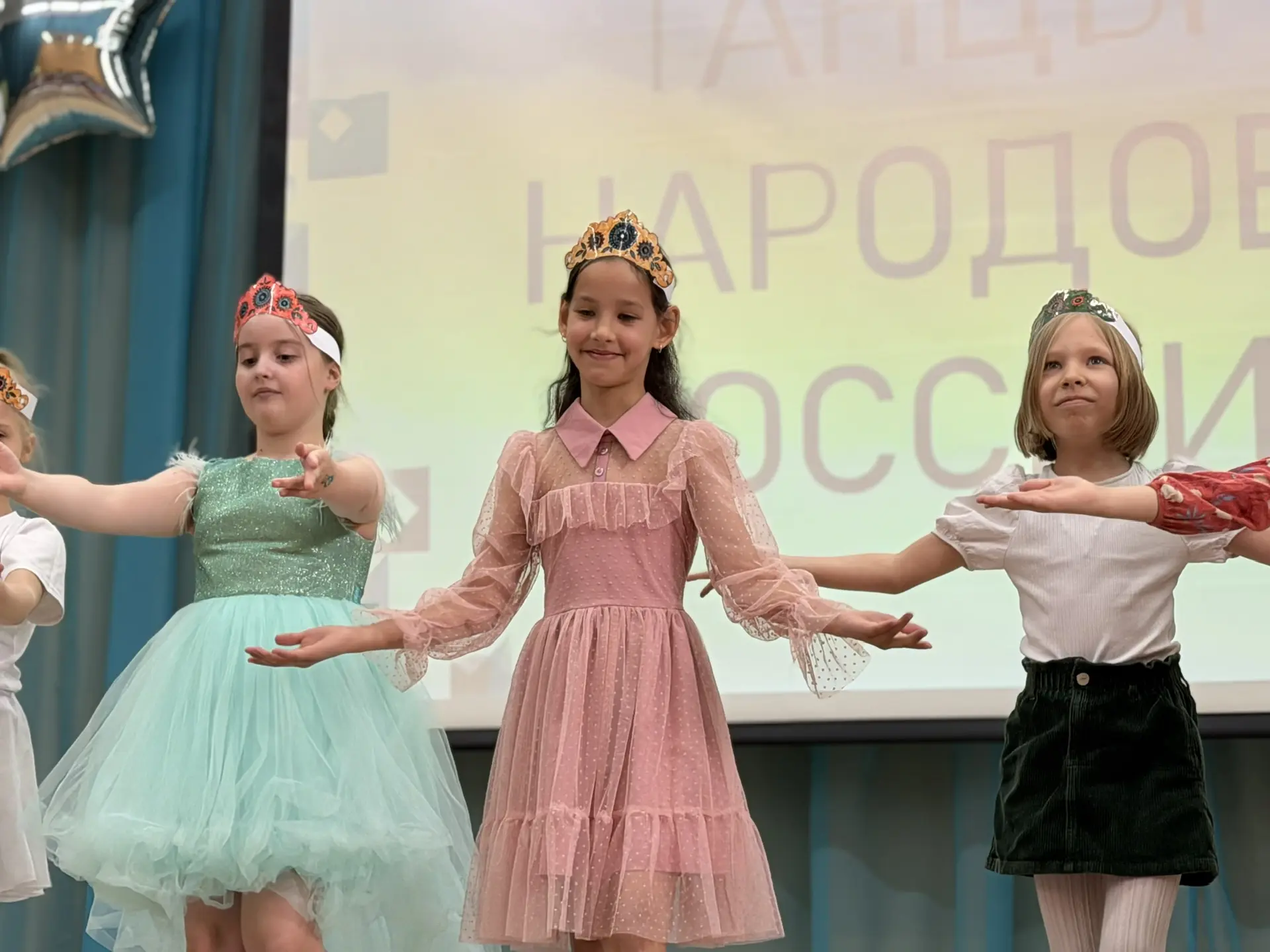 #ШКОЛА_171 | #ЛАГЕРЬ_171 

11 июня в нашем лагере «Цветик-семицветик» прошел концерт «Танцы народов 