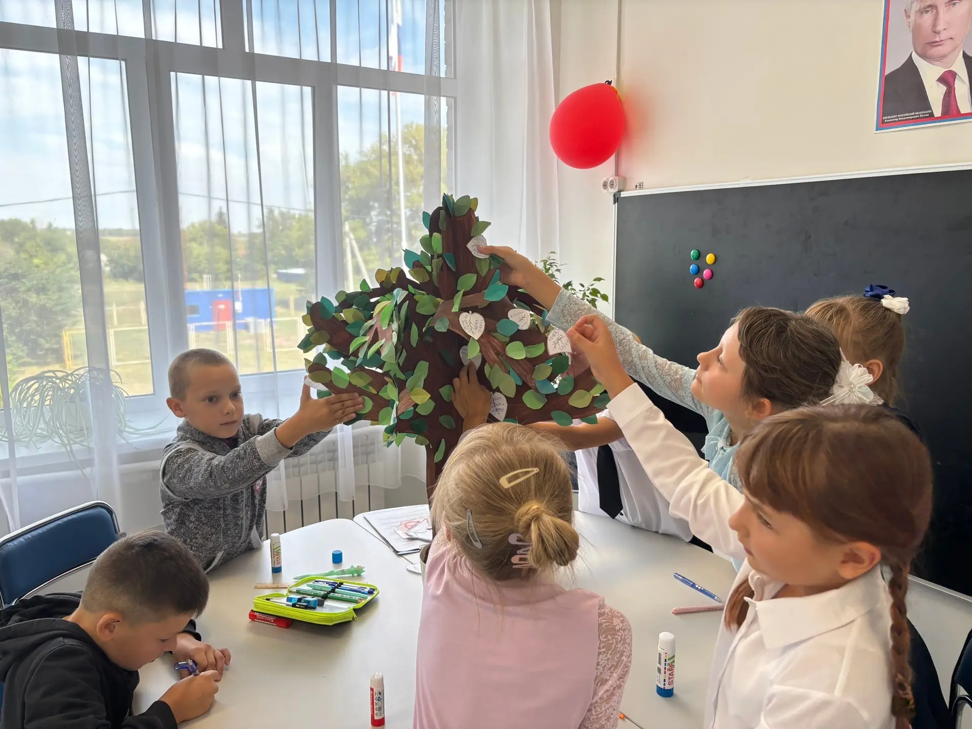 ✔️В нашей школе прошёл классный час для учеников начальных классов!