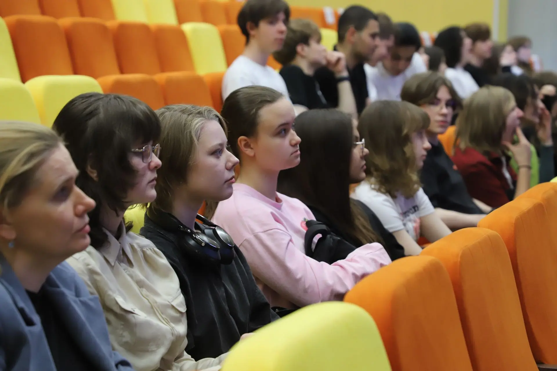 📢✅ Важное нововведение: «Кнопка психолога» теперь в МЭШ!  Дорогие ученики 8-11 классов и родители! С