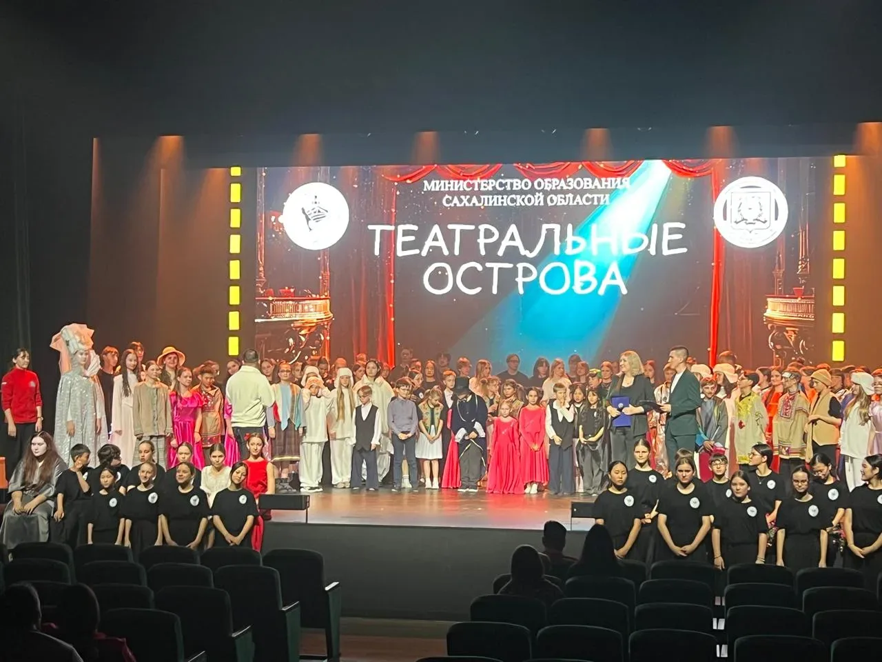 Театральная смена - это что-то новое! Первая театральная смена состоялась в лагере "Юбилейном". Окол
