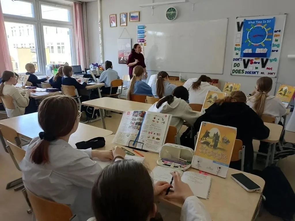 25 марта прошёл урок в 5а классе по английскому языку в рамках недели читательской грамотности! Учащ