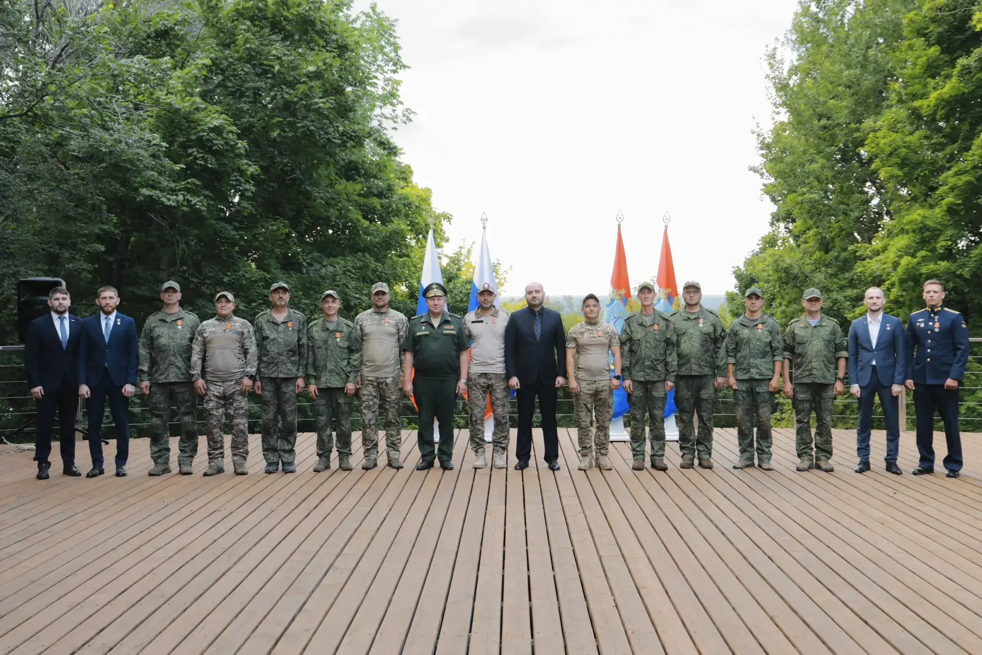 Правительство Самарской области передало военнослужащим новую партию техники, включая к...