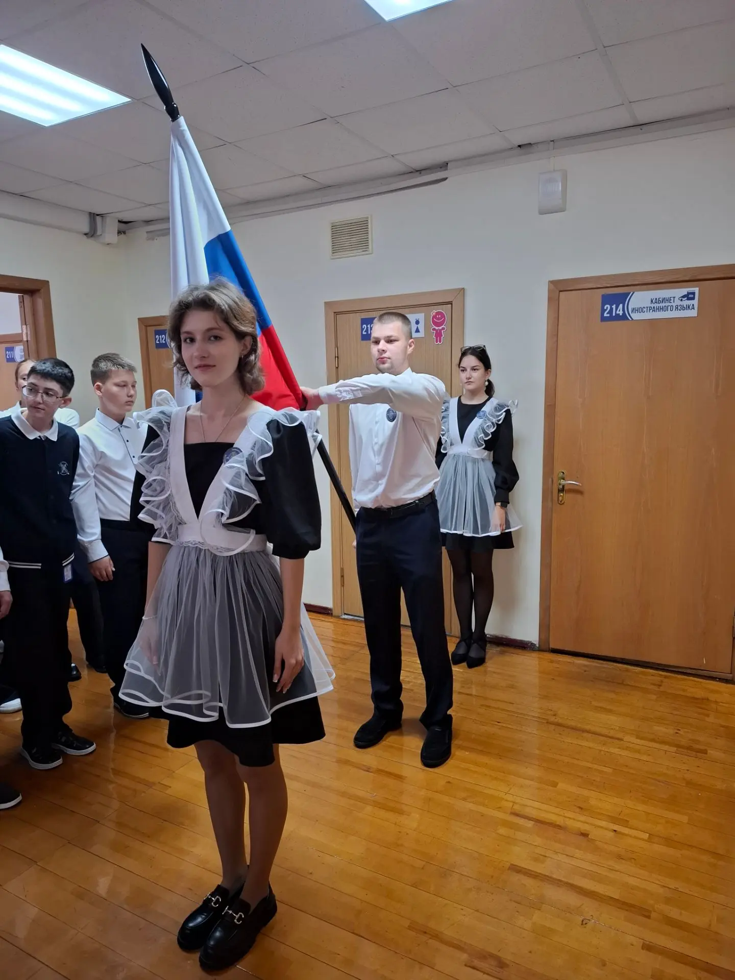 🇷🇺Сегодня, 7 сентября, в нашей гимназии прошла первая торжественная линейка выноса фл...