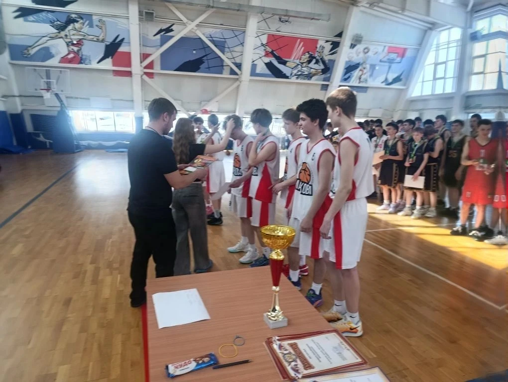 🏀 Ура! Команда Марковской школы #1 — победитель областного турнира "Оранжевый мяч"! 🎉🏆  С гордостью 