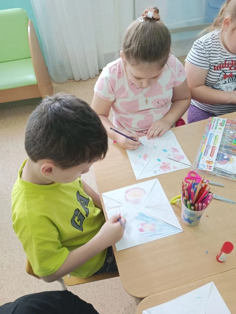 Цель занятия по изготовлению вертушки с детьми подготовительной группы — сформировать п...