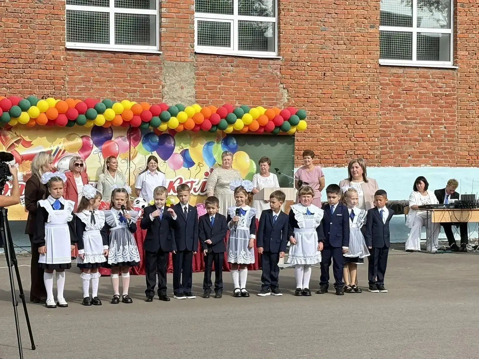 🔔 1 сентября школьные дворы нашего района вновь наполнились атмосферой праздника — рад...