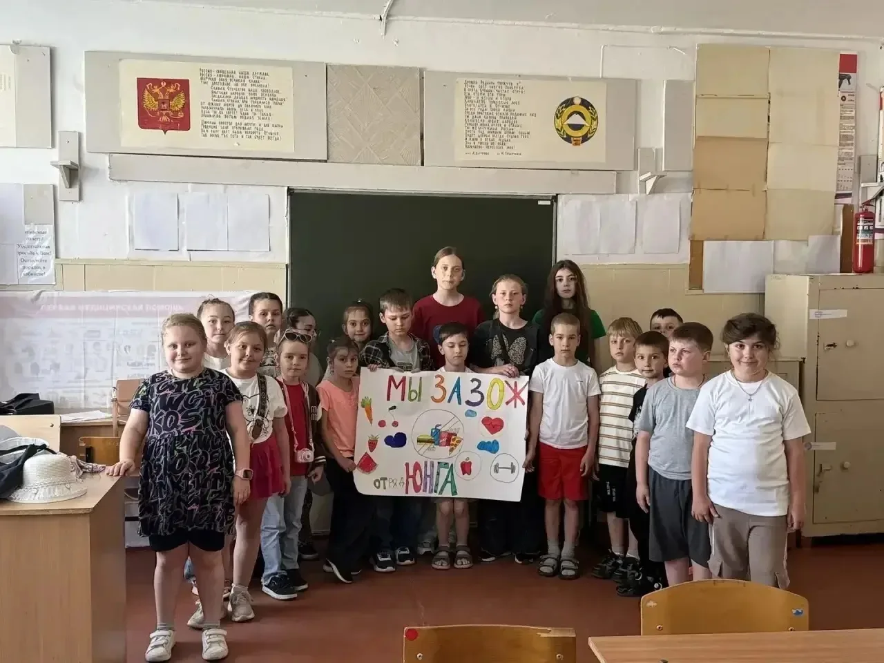 «Здоровье в тренде!»
С таким девизом встретили утро ребята в лагере. 

✈️выставка стен газет «Мы за 