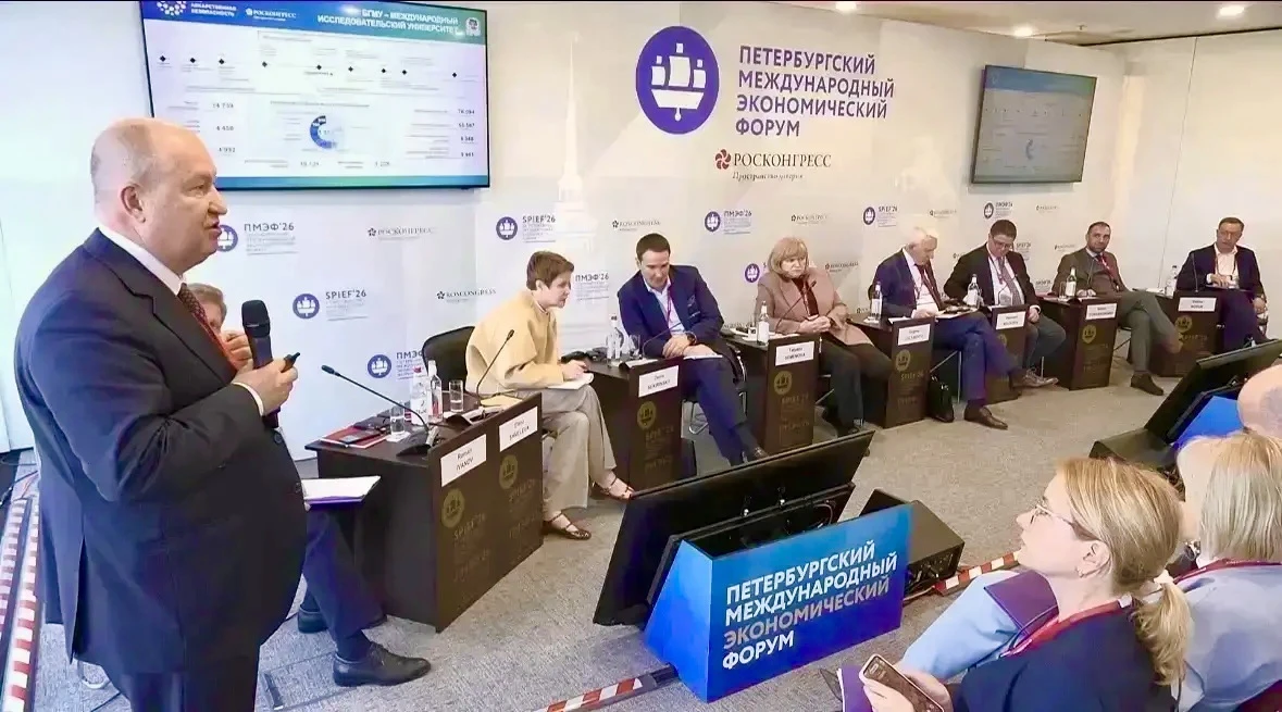 Продолжаем работу на форуме. В рамках сессии «Технологии, определяющие будущее. Роль университетских