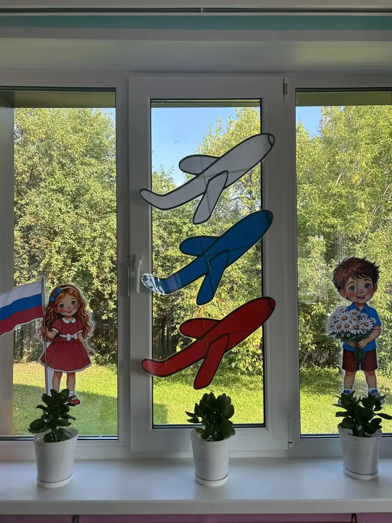 Группа «Радуга» участвует в акции «Флаг России в каждый дом»