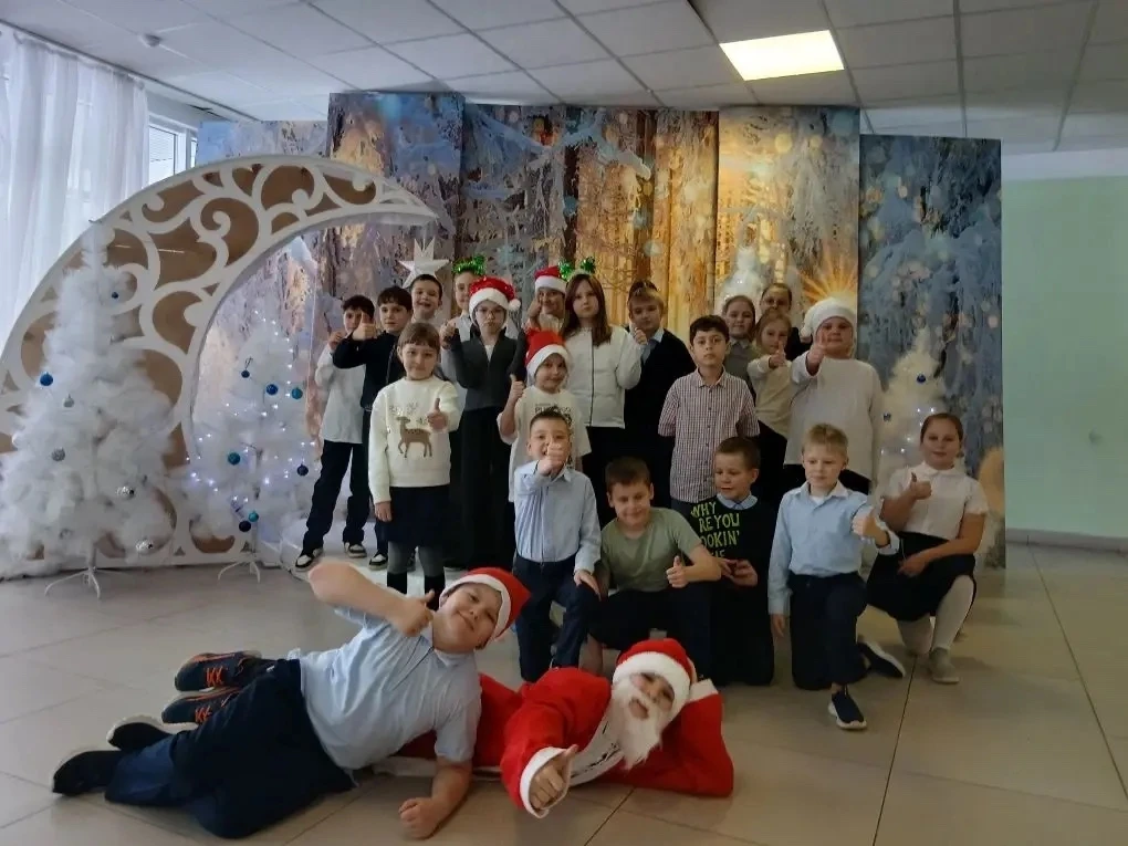 Финишная прямая первой половины учебного года🌲  Сегодня в нашей школе прошел день новогоднего колпач