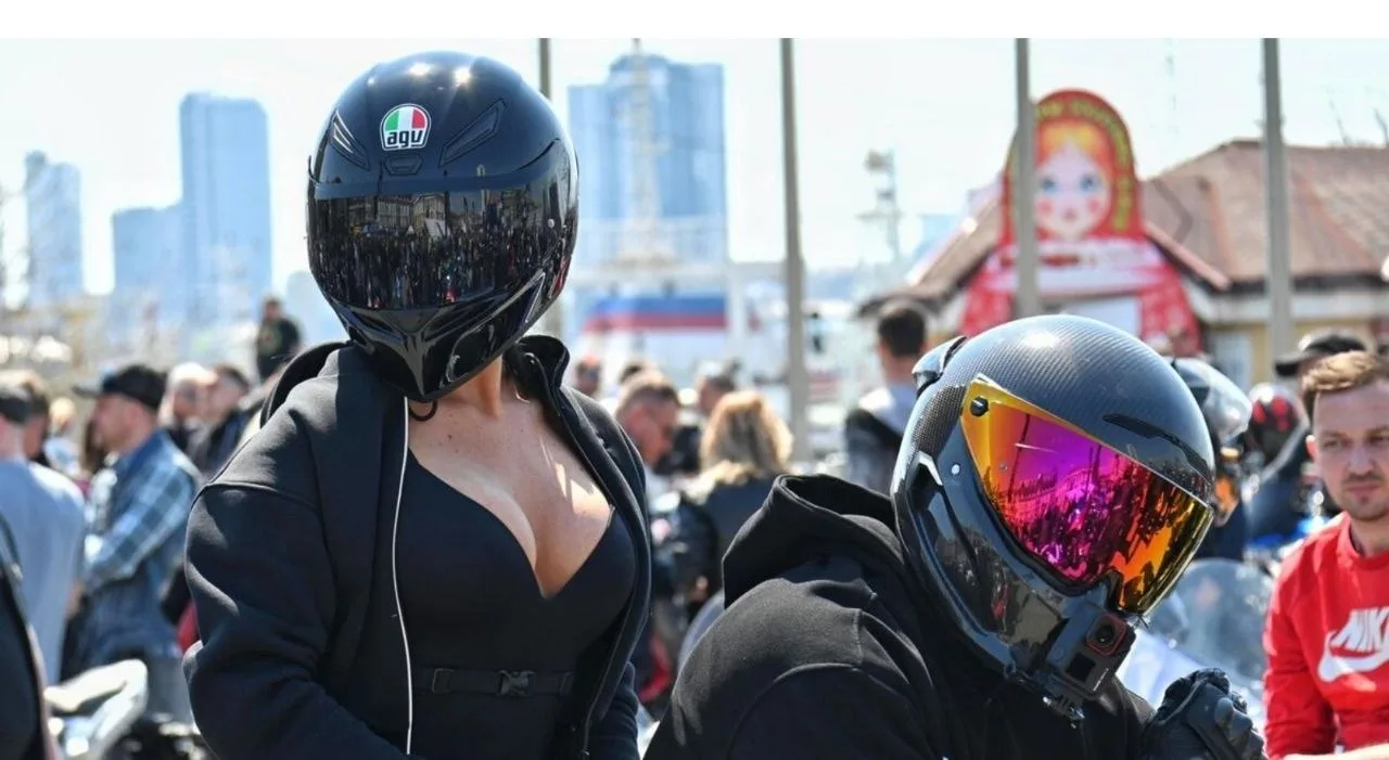 🏍 Во Владивостоке колонна байкеров проехала от центра города к стеле