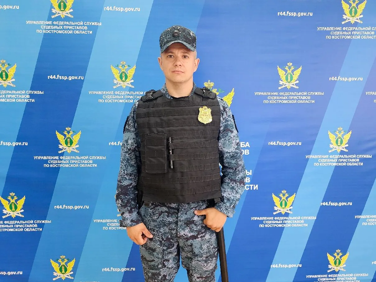 Судебный пристав помог пострадавшему на остановке: сотрудник УФССП России по Костромской области ока