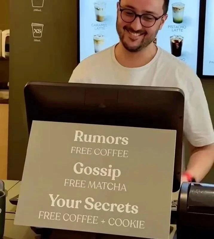 Сеть кофеен GoodNews Coffee устроила необычную акцию: здесь за кофе можно было расплати...