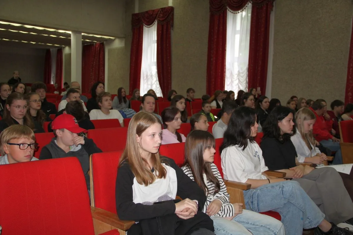 В Великом Новгороде прошла городская профилактическая акция-квест для школьников под названием «Твой