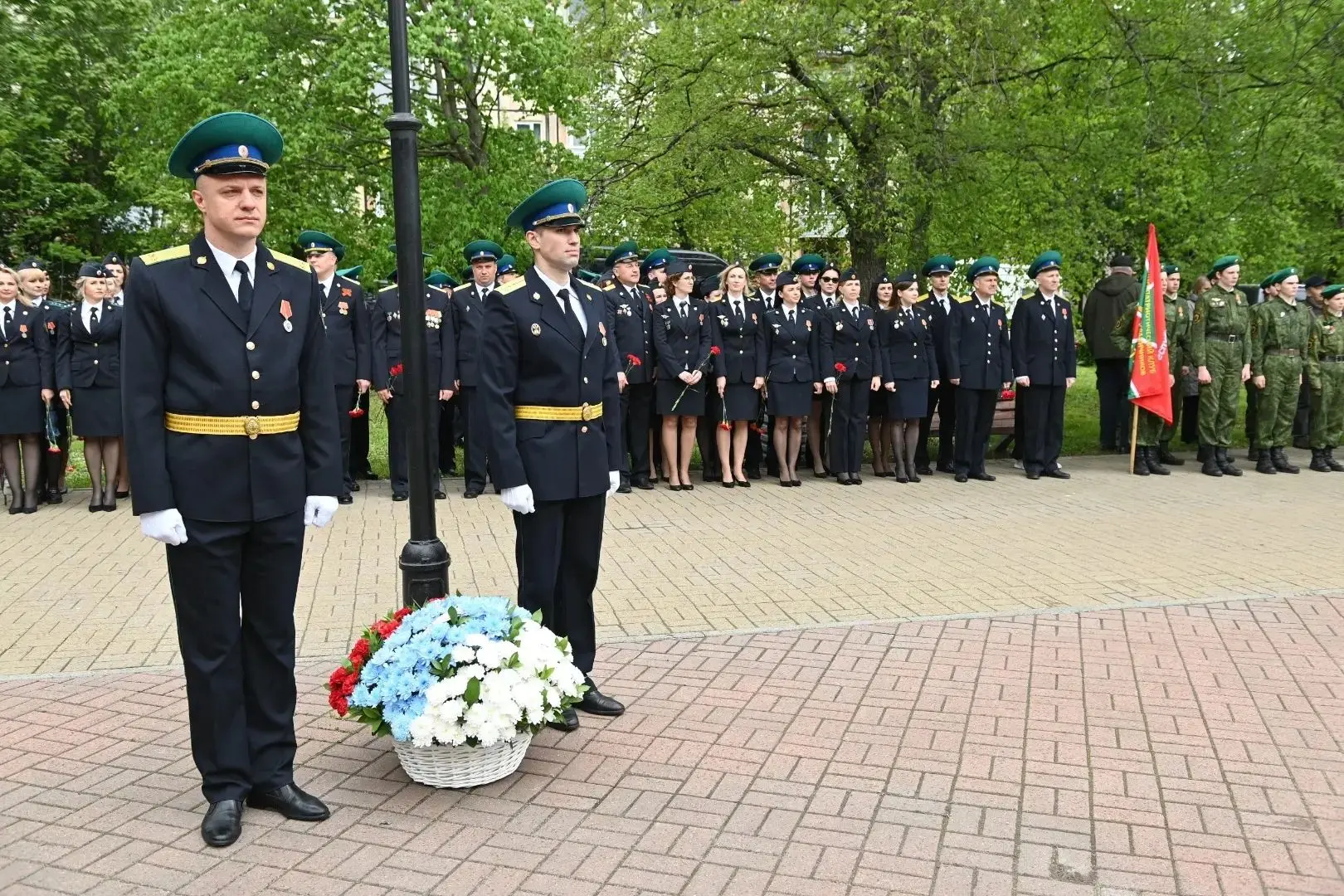 С ДНЕМ ПОГРАНИЧНИКА!