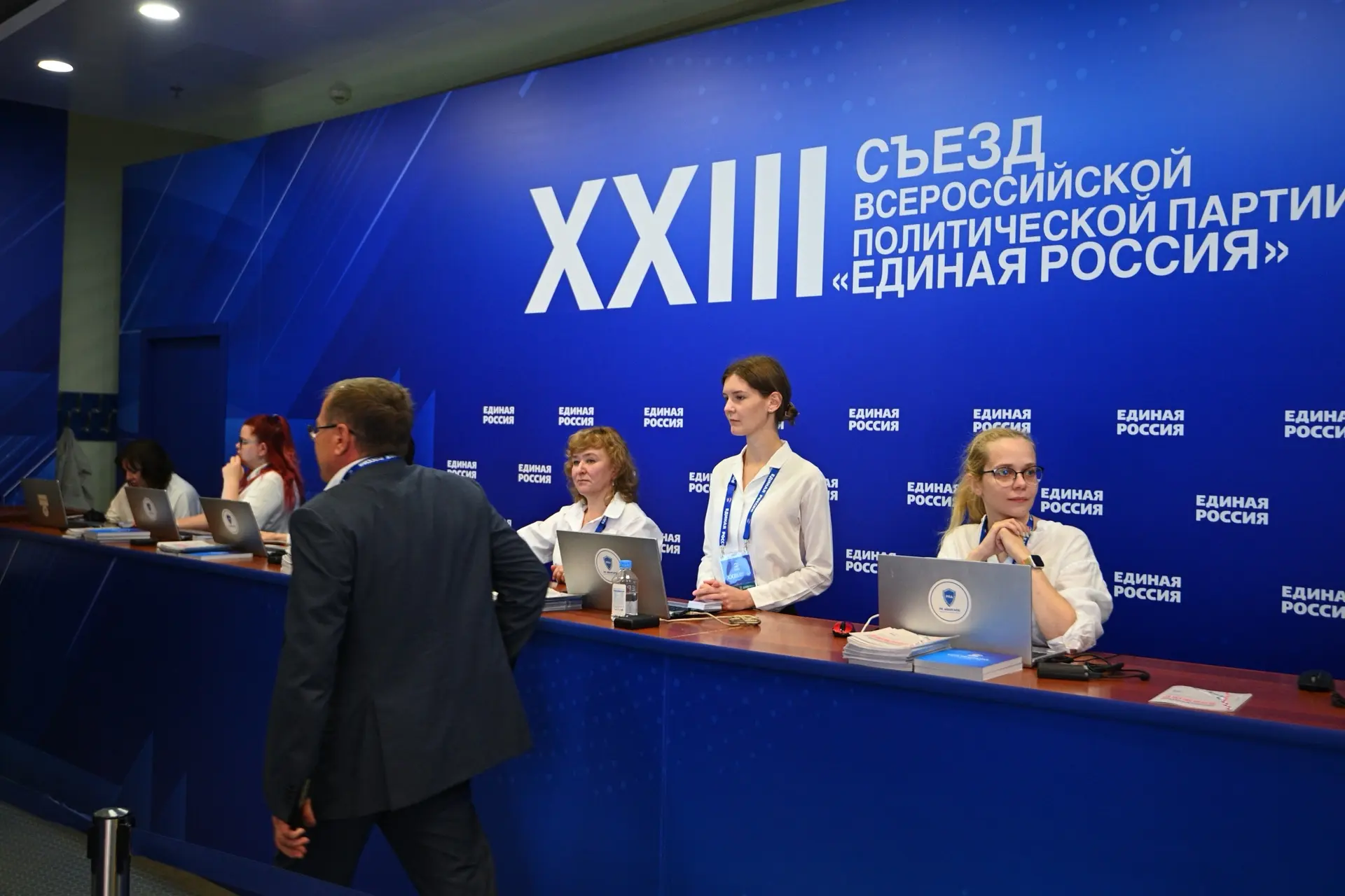 Кроме того, в состав делегации вошли мэр Майкопа Геннадий Митрофанов, руководитель реги...