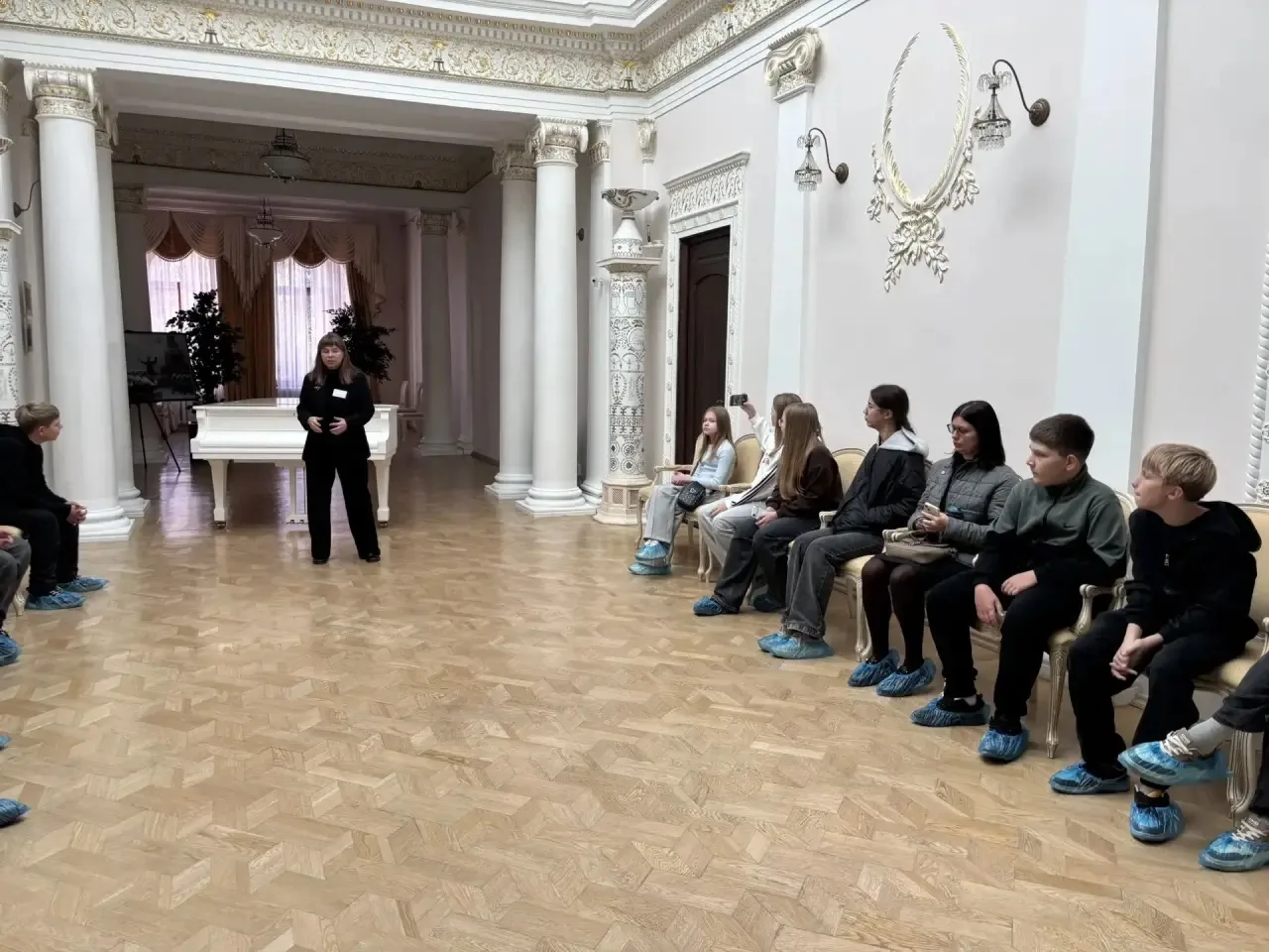 Сегодня 6 Б класс совместно с классным руководителем и родителями посетил музейный комп...