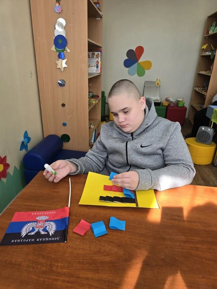 «В ладонях символ Родины»