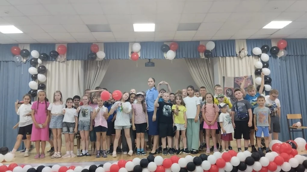 Для воспитанников летнего лагеря «Патриот» состоялась встреча с исполняющей обязанности прокурора Ба