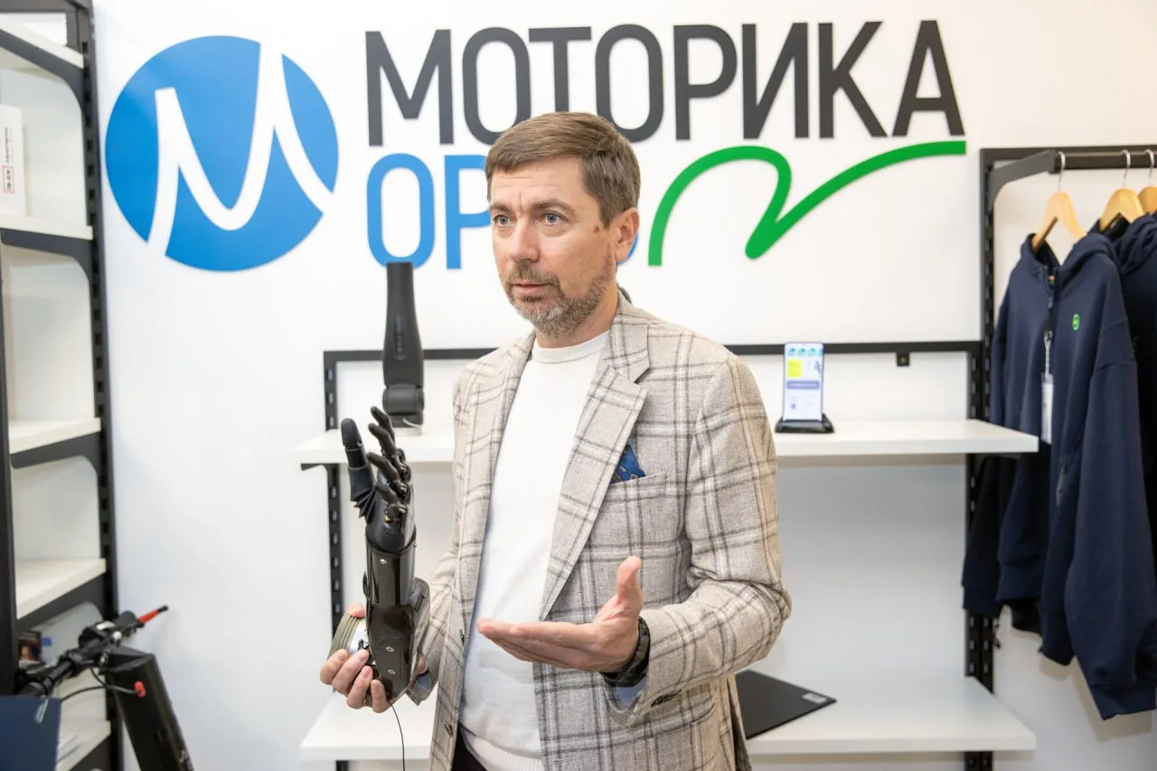 Во время рабочей поездки в Санкт-Петербург ознакомилась с работой предприятия полного цикла протезир