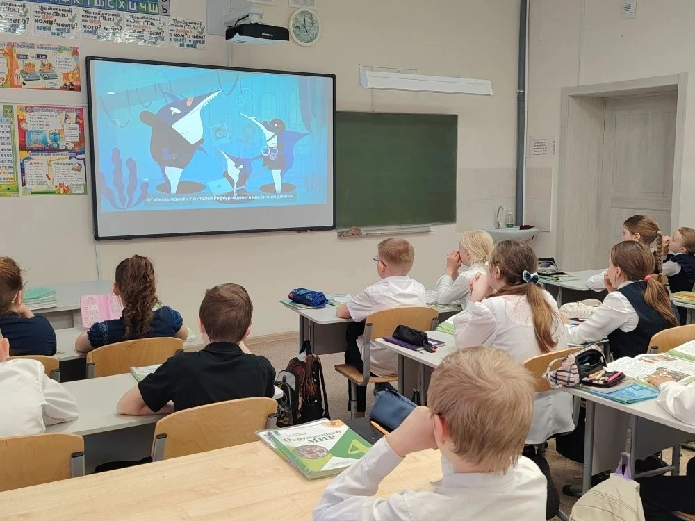 📲 Цифровой ликбез  🚀 В начальных классах прошел полезный "Цифровой ликбез" — просветительский проект
