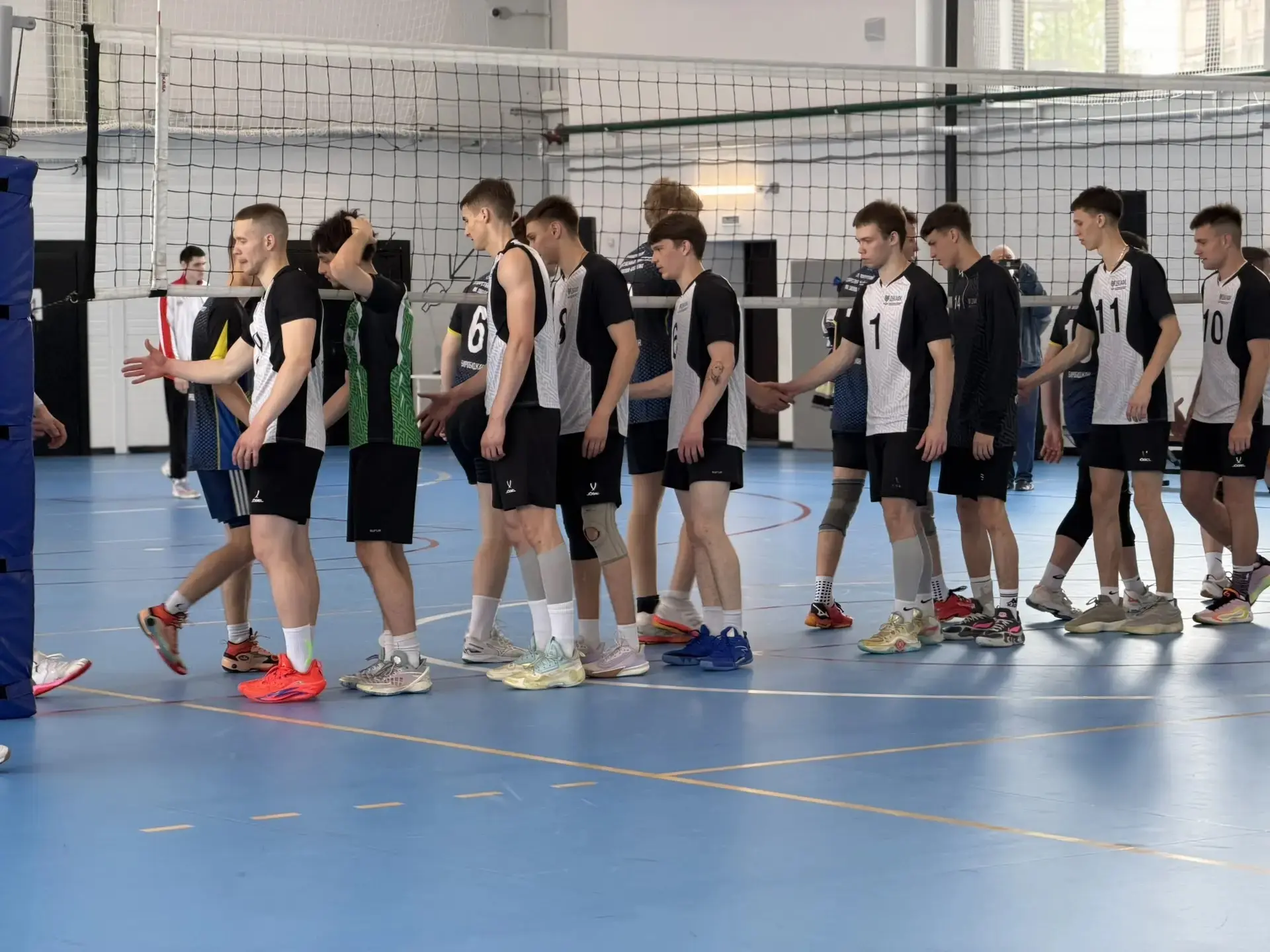 🏐ПОДДЕРЖИ НАШИХ ВОЛЕЙБОЛИСТОВ!  На физкультурно-оздоровительном комплексе "ВОИН" проходят отборочные