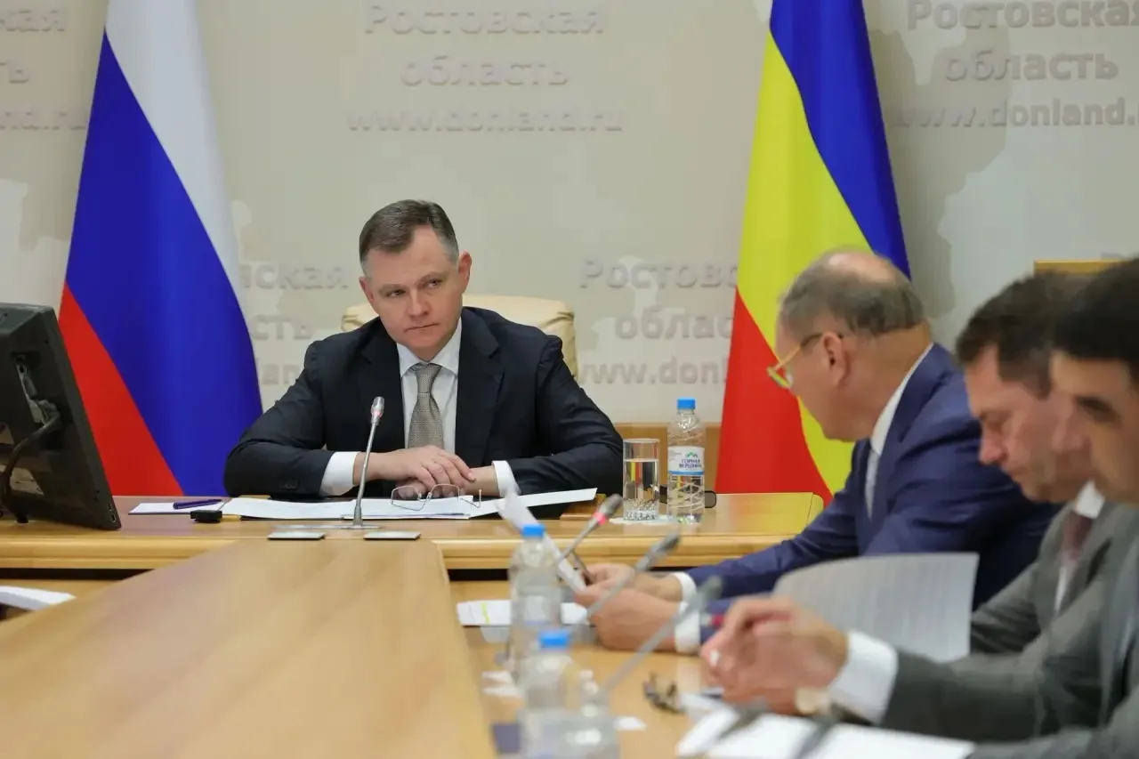На оперативном совещании с членами правительства и главами районов обсудили в том числе...