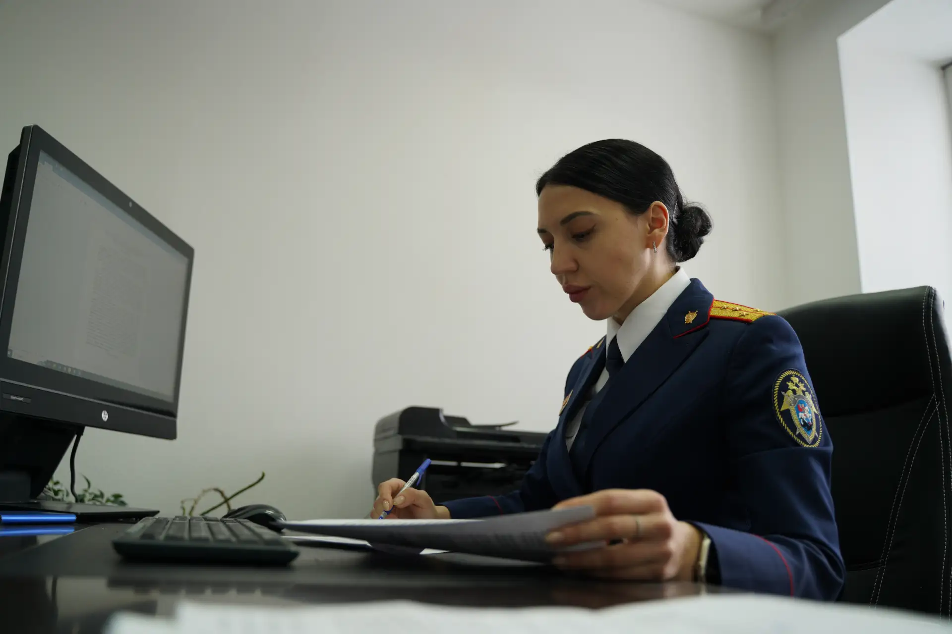 В РАДУЖНОМ СЛЕДОВАТЕЛИ УСТАНАВЛИВАЮТ ОБСТОЯТЕЛЬСТВА ГИБЕЛИ РЕБЕНКА В РЕЗУЛЬТАТЕ ПАДЕНИЯ ИЗ ОКНА 
___
