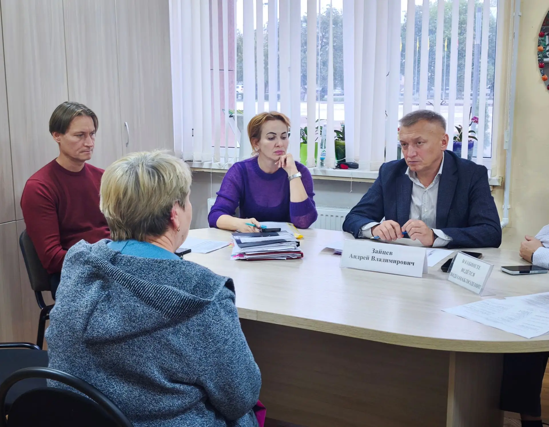 Провел очередной приём граждан. В числе вопросов – благоустройство, ремонт дорог, перес...