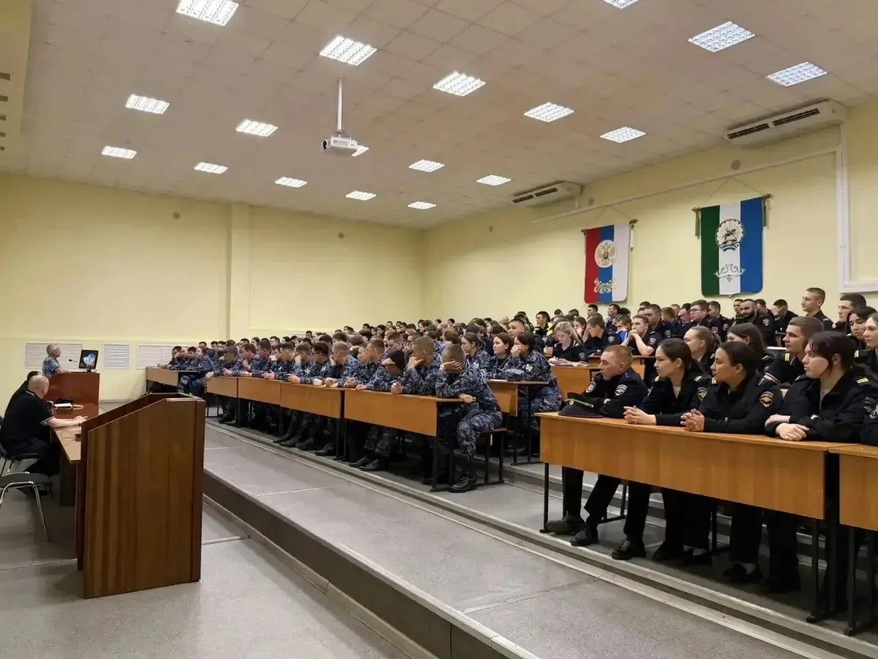 ⭐На факультете профессиональной подготовки Уфимского ЮИ
МВД России прошел Урок мужества с участником