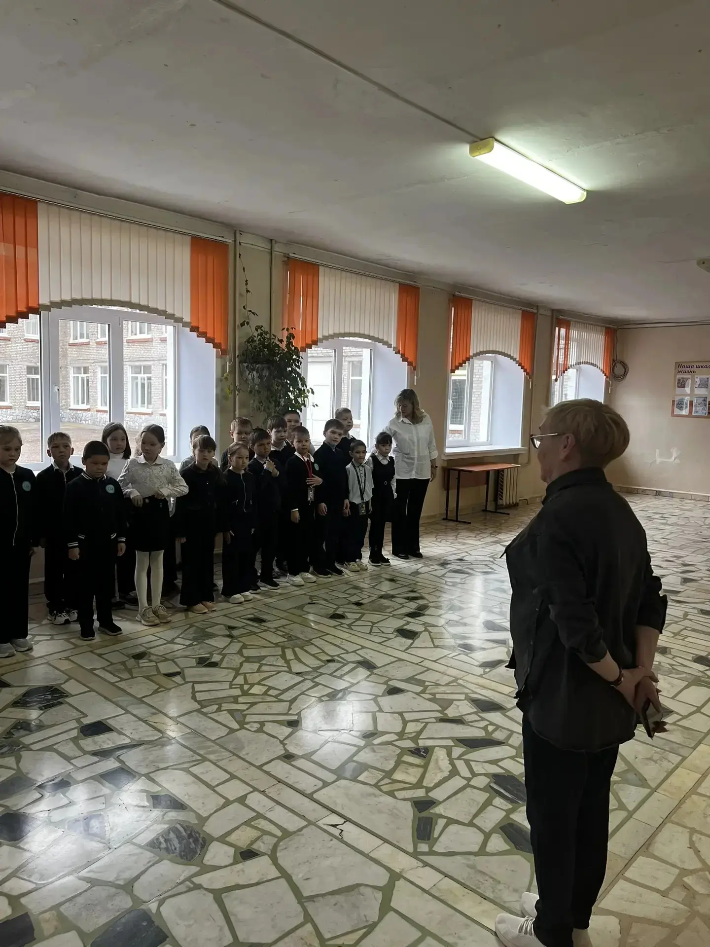 Утро понедельника: традиции, эмоции и польза для души.  Новая учебная неделя в нашей школе началась 