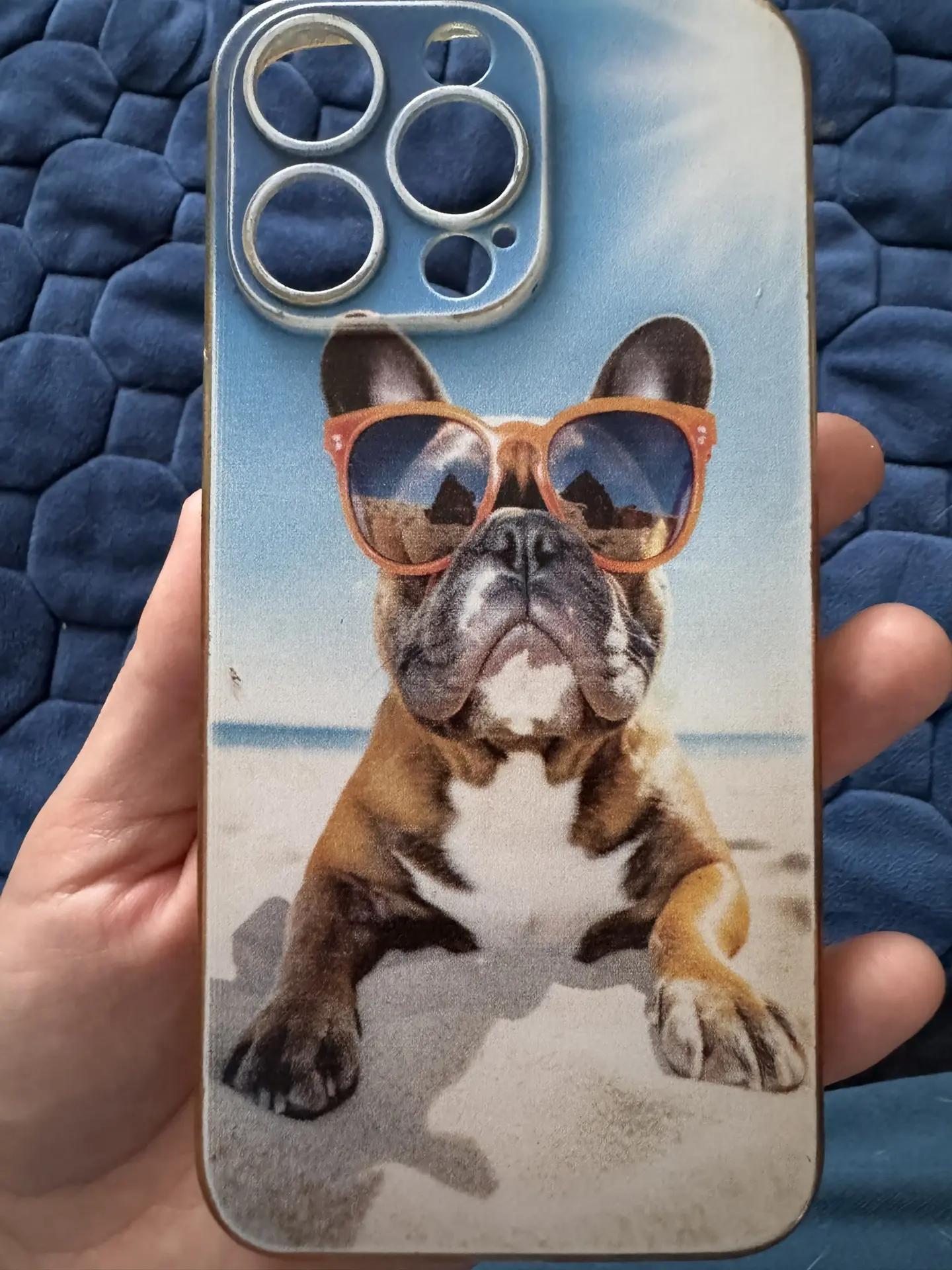 Не могла пройти мимо этой песни😁 Кстати, только вчера заметила, картинка на чехле моег...