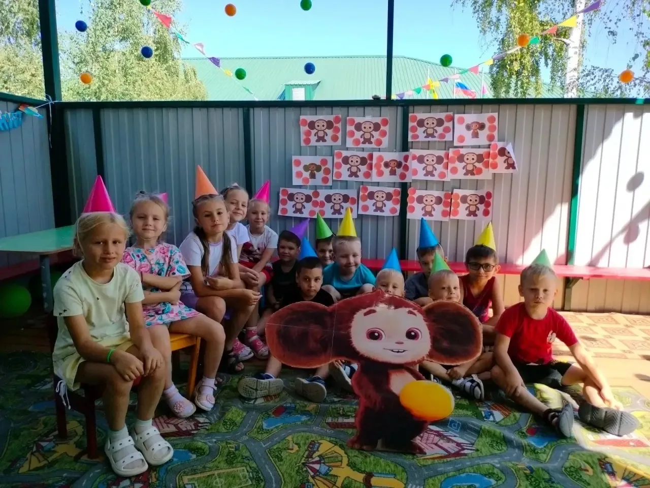Сегодня в группах «Чиполлино»  и "Колокольчик" прошёл весёлый и добрый тематический ден...