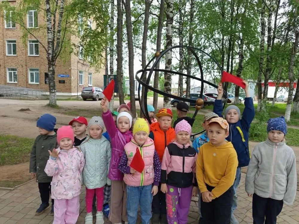 Сегодня с детьми провели экскурсию по селу, знакомились с некоторыми мемориальными объектами и бесед