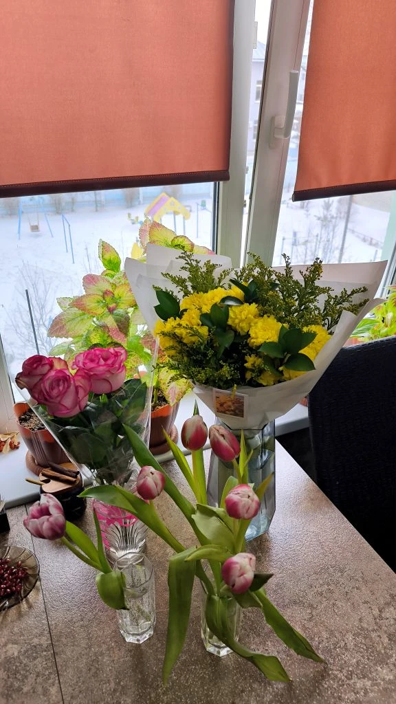 Дорогие женщины, с 8 Марта! 🌷