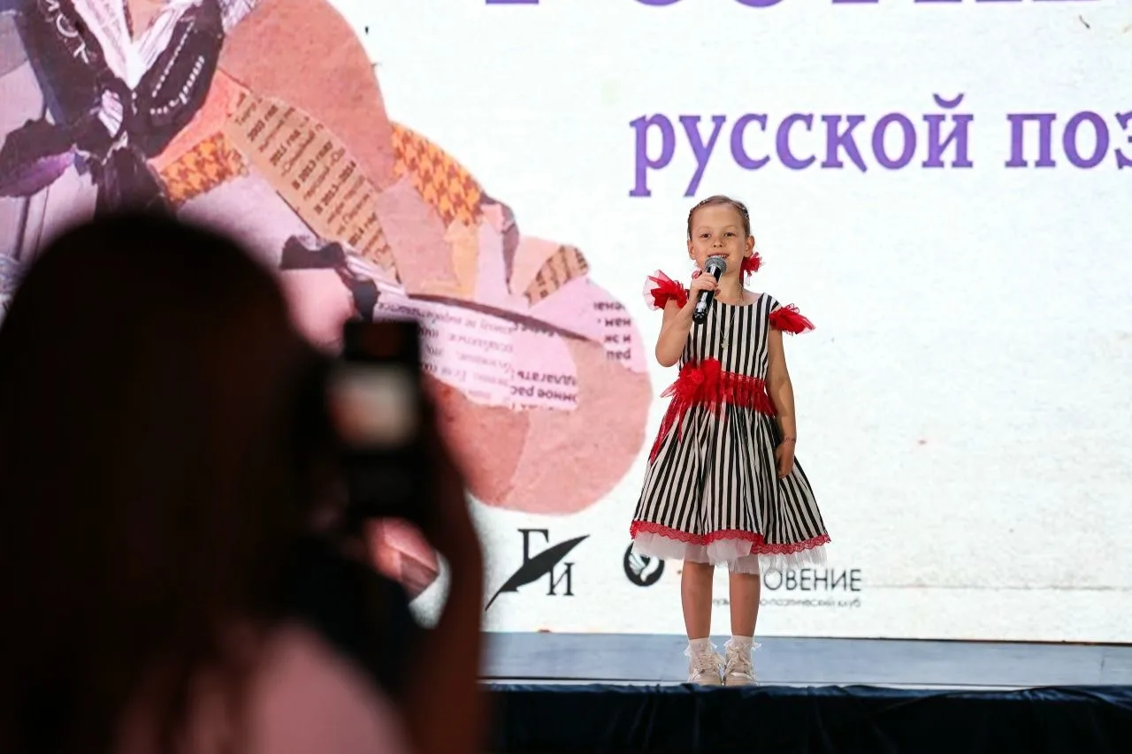 ПОЭЗИЯ В КАДРАХ 📖

V Международный фестиваль русской поэзии вновь объединил в СКФУ участников из ра