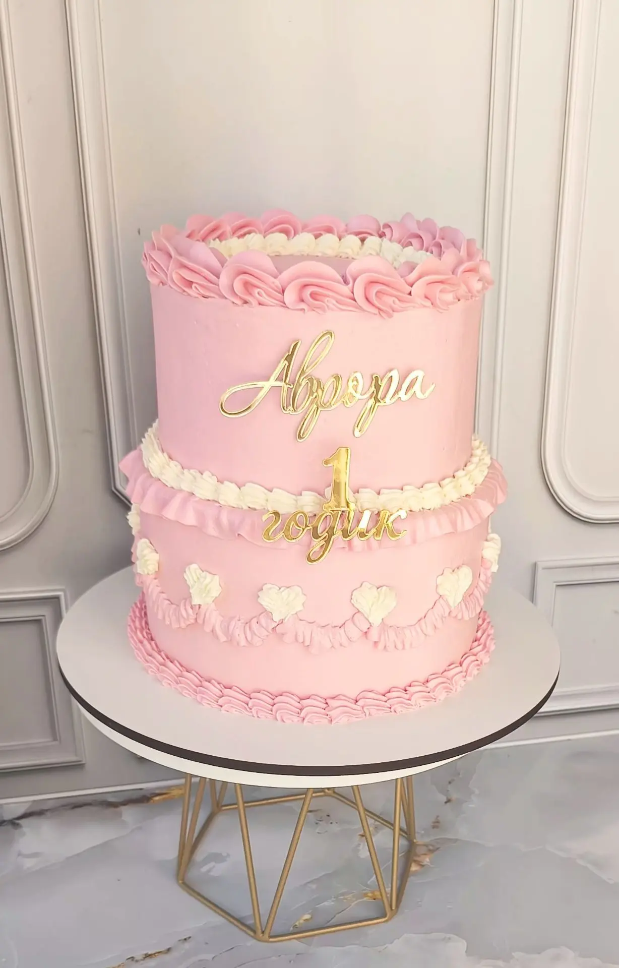 Милый и нежный тортик на  первый день рождения для малышки Авроры 🎂💖