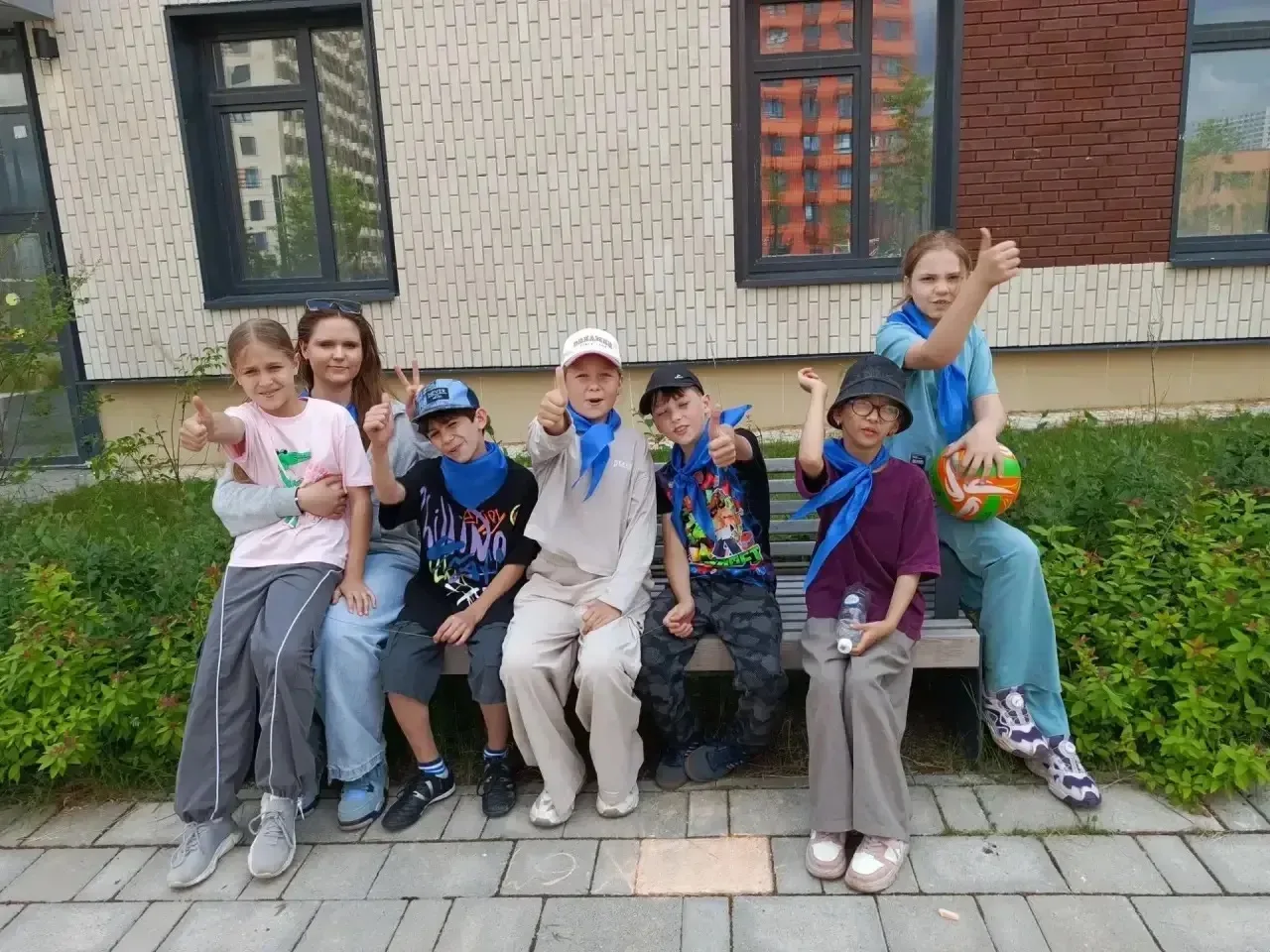 Лето, солнце и мир профессий в ОЦ «ЛОГОС»! 
☀️👦👧15 июня в пришкольном лагере МБОУ ОЦ «ЛОГОС» прошё