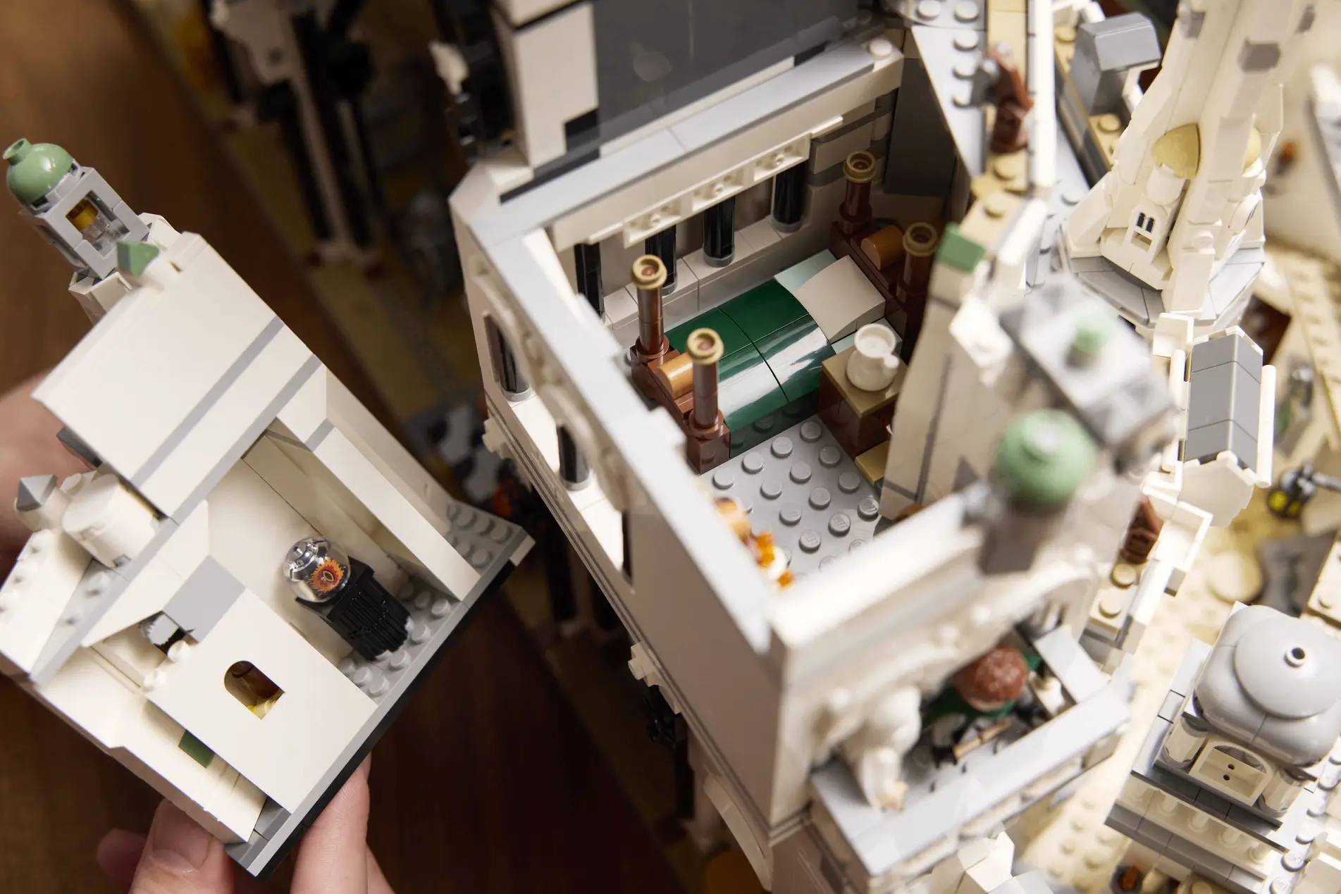 LEGO представила замок из 8278 деталей к юбилею фильма «Властелин колец»  Кинофраншизе исполняется 2
