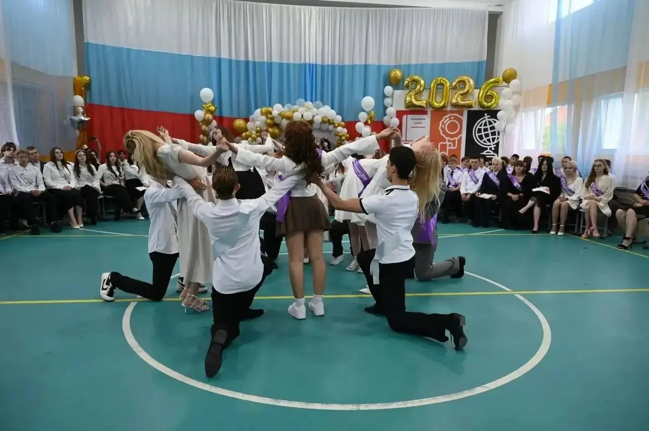 Последний звонок для 2 523 девятиклассников и 830 одиннадцатиклассников прозвучал в Большом Серпухов