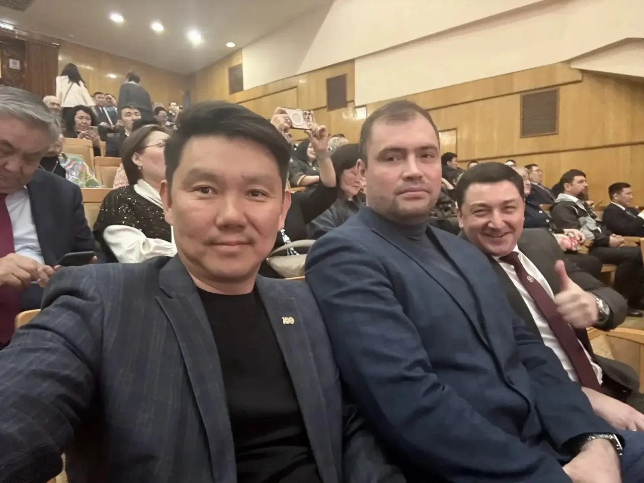 ⭐️ Торжественное собрание общественности ко Дню Республики состоялось в Якутске  В Якутске состоялос