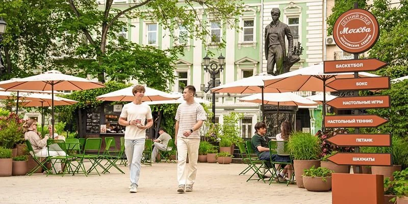🫶 На Тверском бульваре в летнем клубе «Москва» появились новые развлечения. Здесь можн...