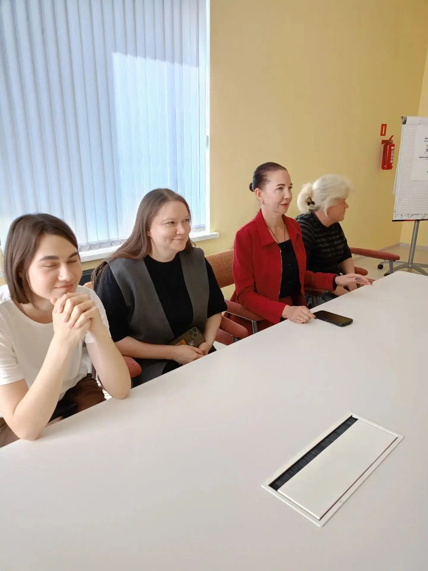 В Центре семьи Приморского района состоялась рабочая встреча директора с трудовым колле...
