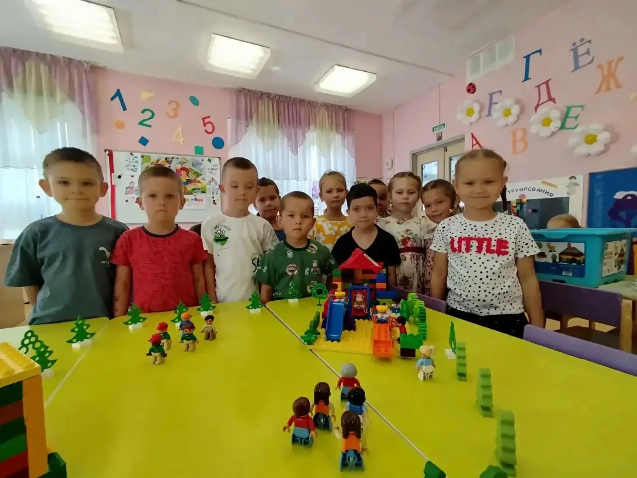 На тематической неделе "Здравствуй, детский сад!" у воспитанников старшей группы  "Жемч...