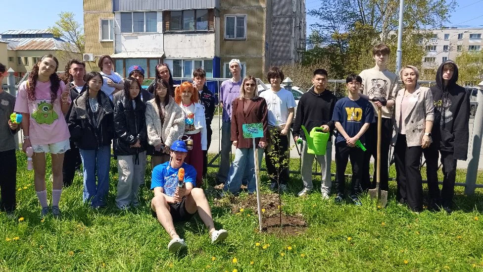 🌳 Живая традиция: аллея выпускников!   Каждый год в День детства на школьном дворе нашей гимназии пр