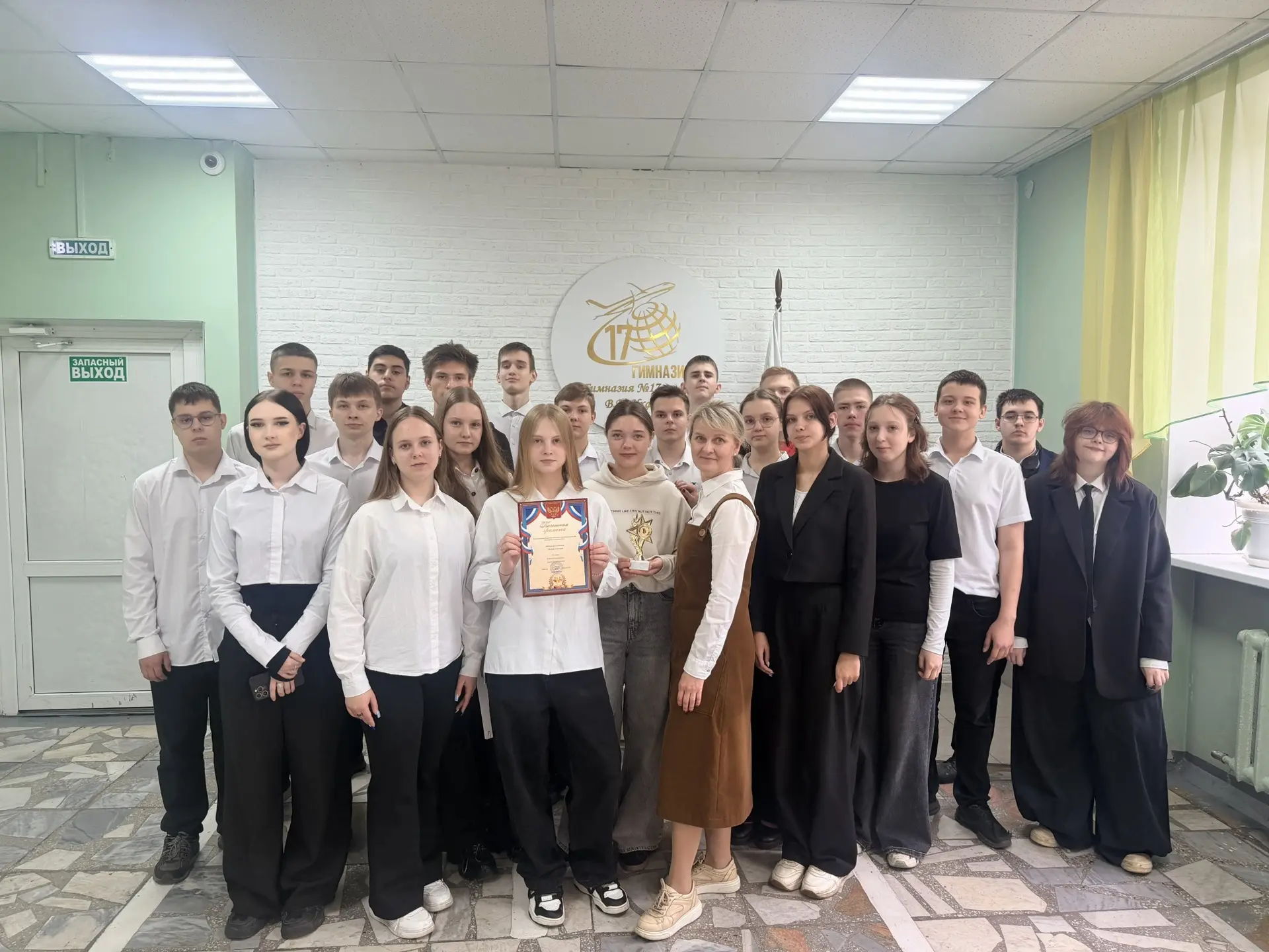 9 "А" класс был удостоен почетной грамотой и кубком как САМЫЙ АКТИВНЫЙ КЛАСС по итогам учебного года