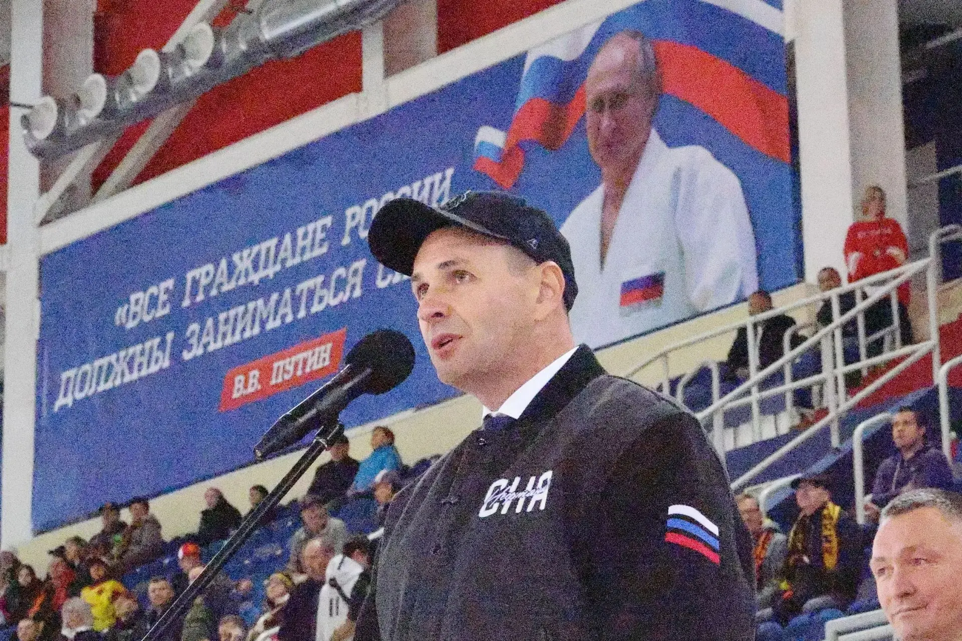 Сегодня Хабаровск принимает сильнейшие команды страны по хоккею с мячом.
