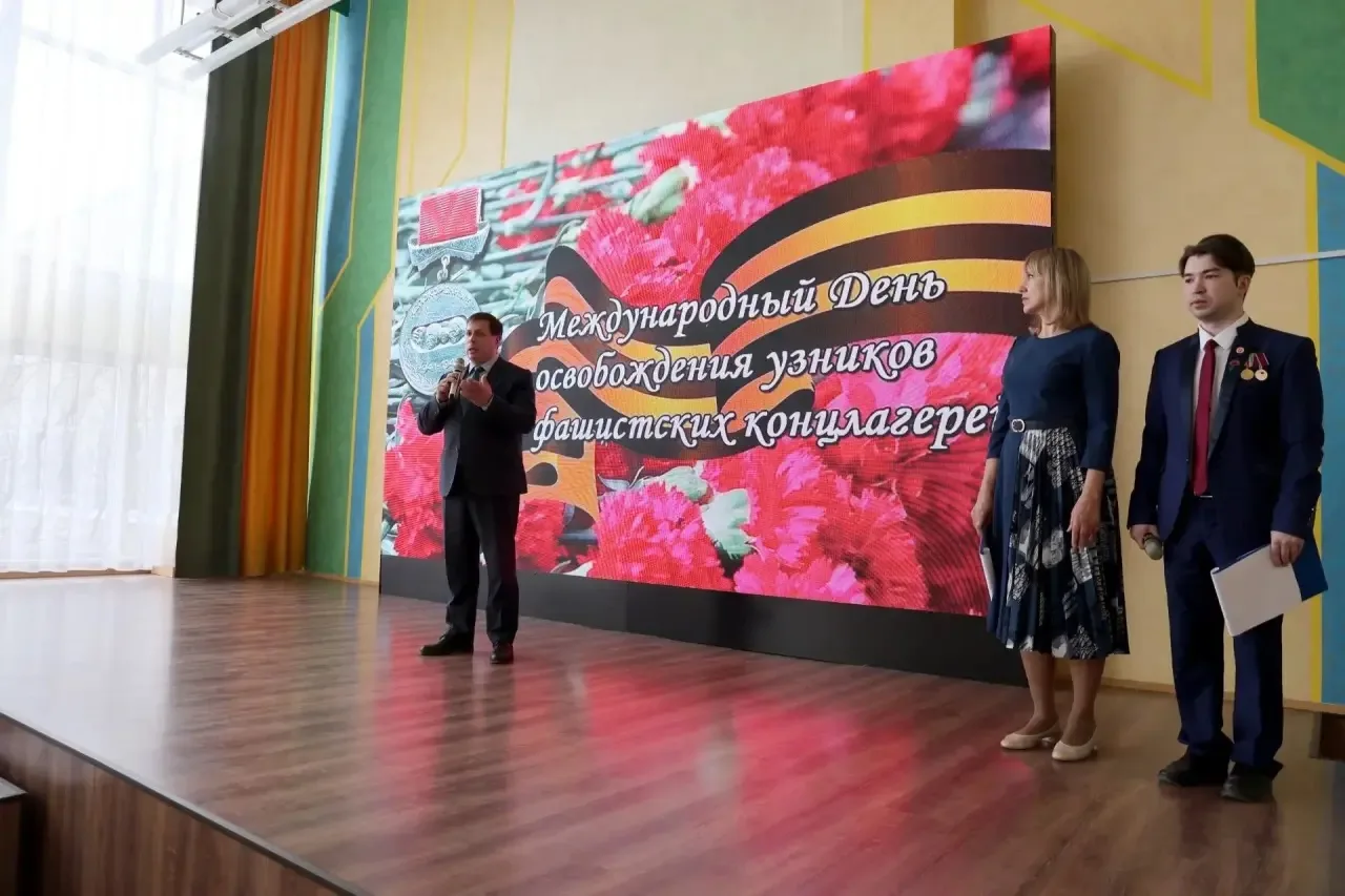 «Никто не забыт». В Каменске-Уральском узники фашистских лагерей посетили школу № 34.  Международный